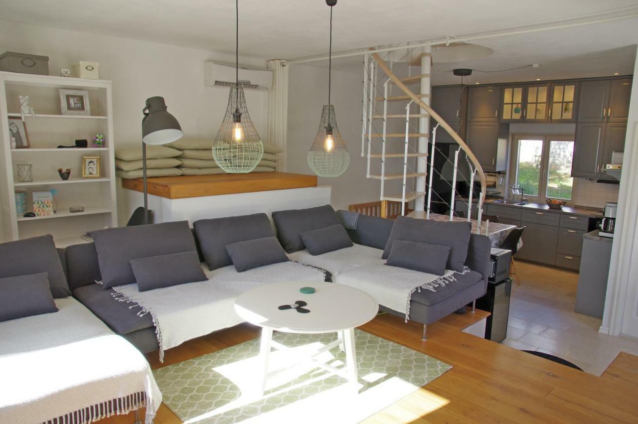 Holiday Home Nevista Sumartin Exterior foto